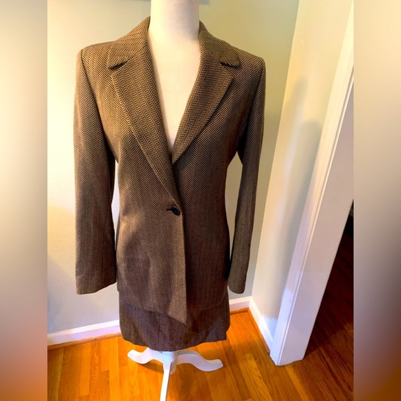 Dana Buchman Wool/cashmere 2-pc suit, Size 6 - Picture 1 of 7
